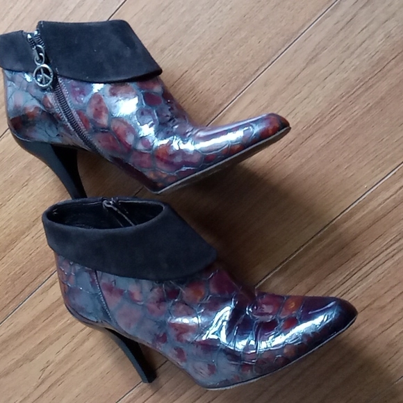 ⭐ Host Pick ⭐ Donald J Pliner | Exquisite Tortoise Suede Ankle Boots - Picture 5 of 10